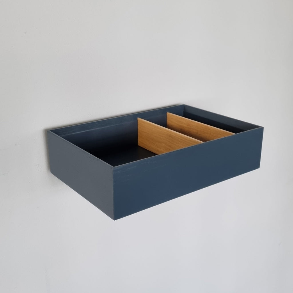 schwebender Nachttisch Eiche dunkelblau stilvolle Designermöbel aus Massivholz