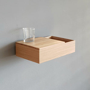 schwebender Nachttisch aus Eiche - MBK12  stilvolle Designermöbel aus Massivholz