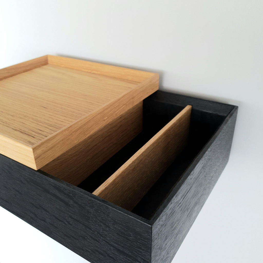 schwebender schwarzer Nachttisch aus Eiche, Nachttisch, MBK12 stilvolle Designermöbel aus Massivholz