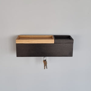 schmale Wandkonsole massive Eiche schwarz 36cm zwei Tabletts stilvolle Designermöbel aus Massivholz