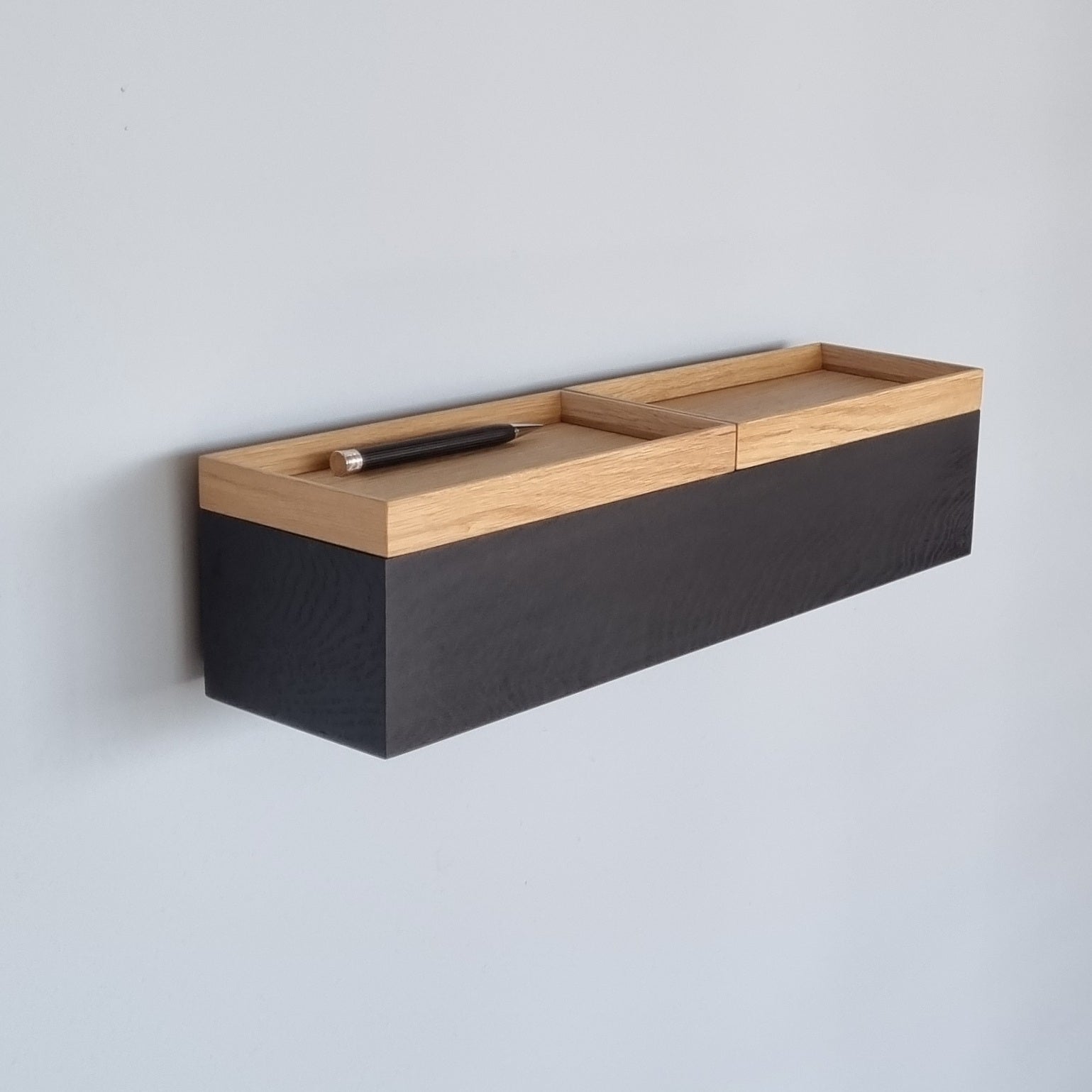 schmale Wandkonsole schwarz 48cm zwei Tabletts natur MBK12 – MBK12